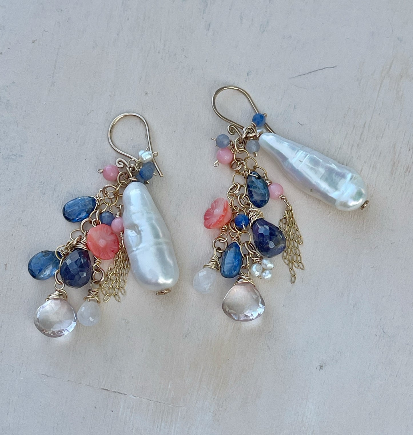 עגילי אשכול עם פנינים בארוקיות