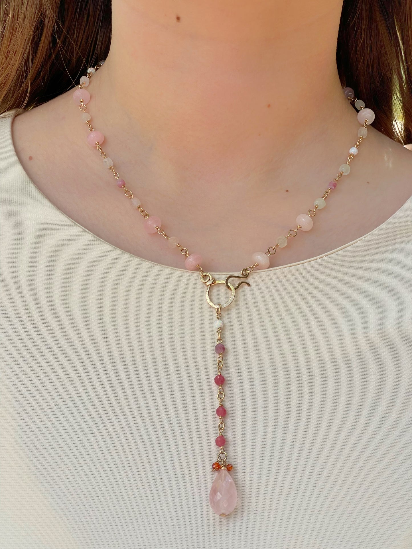 Gold-filled collier with gemstones