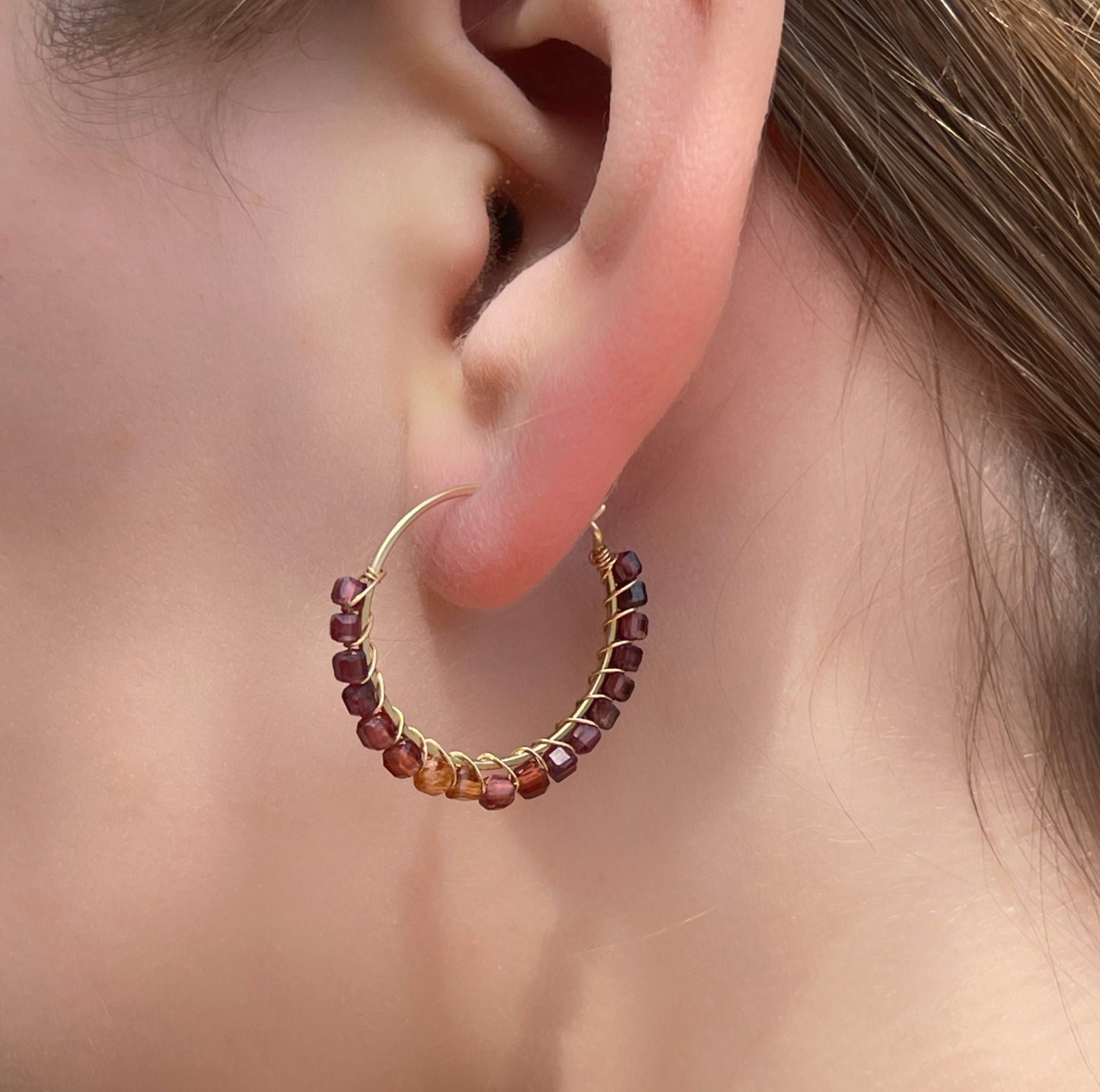 עגילי חישוק עם גרנטים