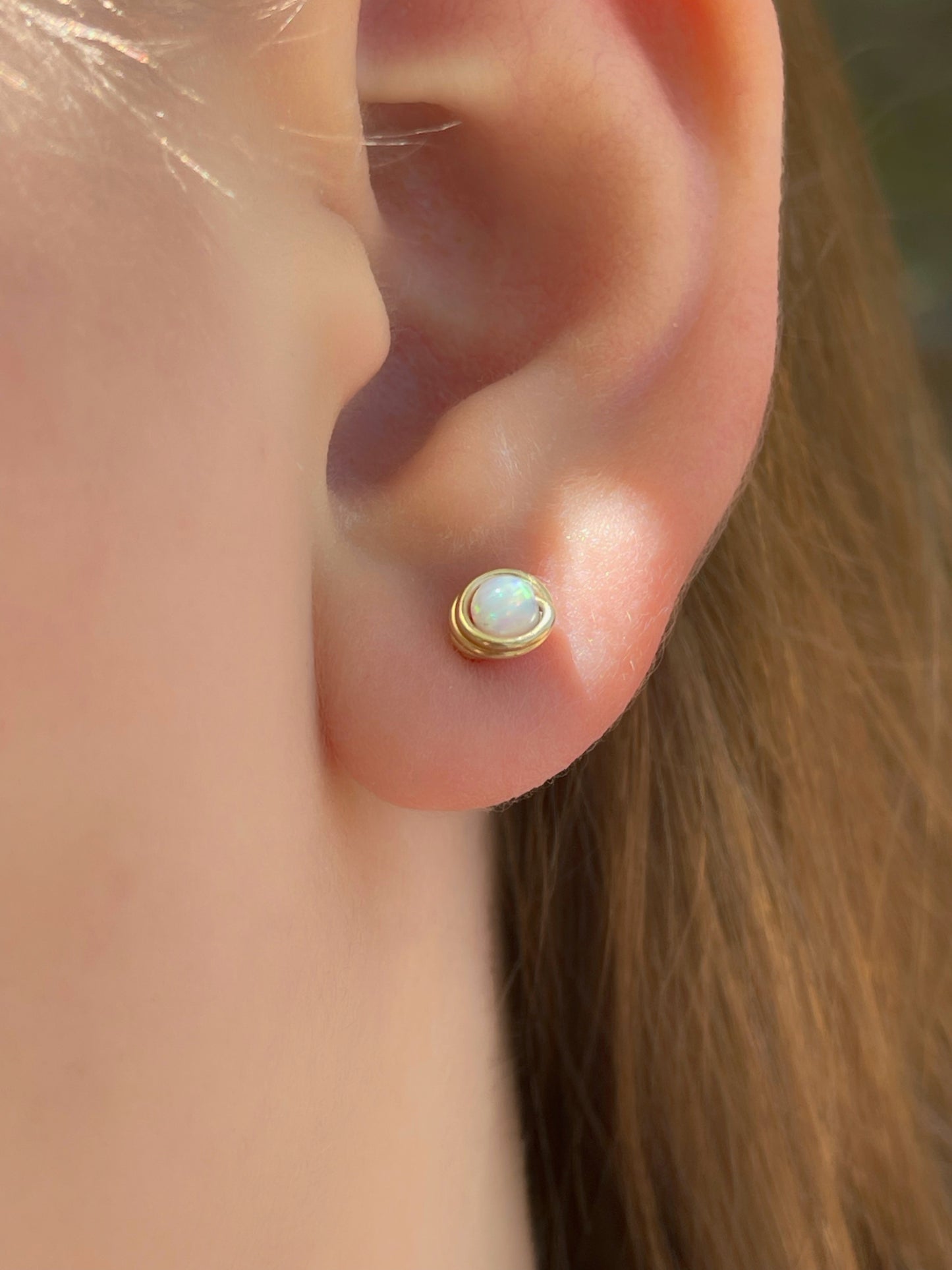 Серьги-гвоздики с опалом