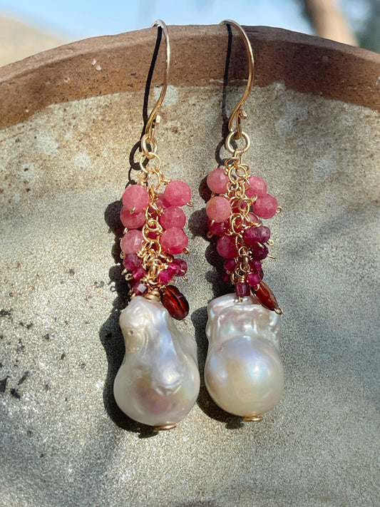 Long earrings with baroque pearls