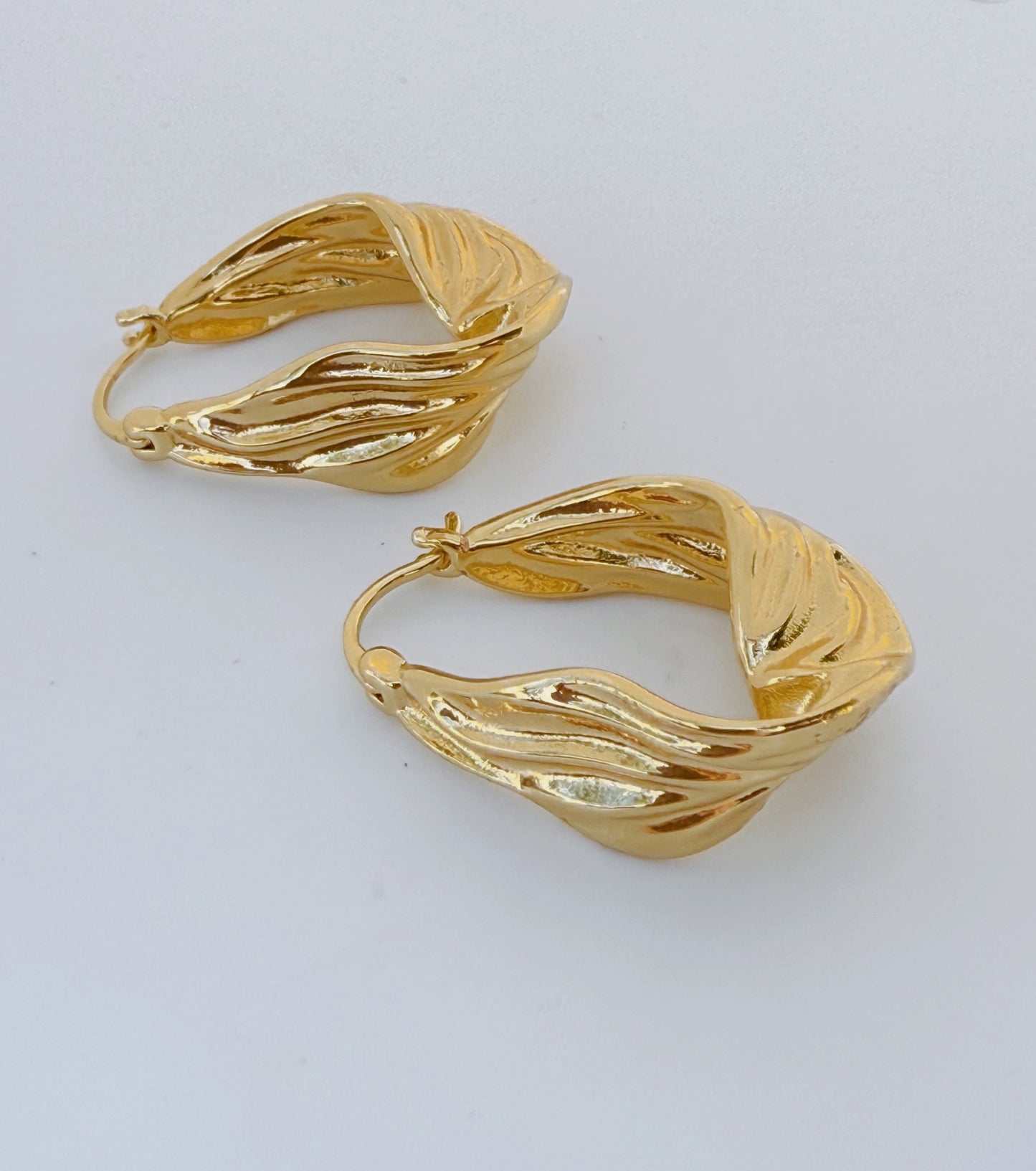 עגילי נעות זהב