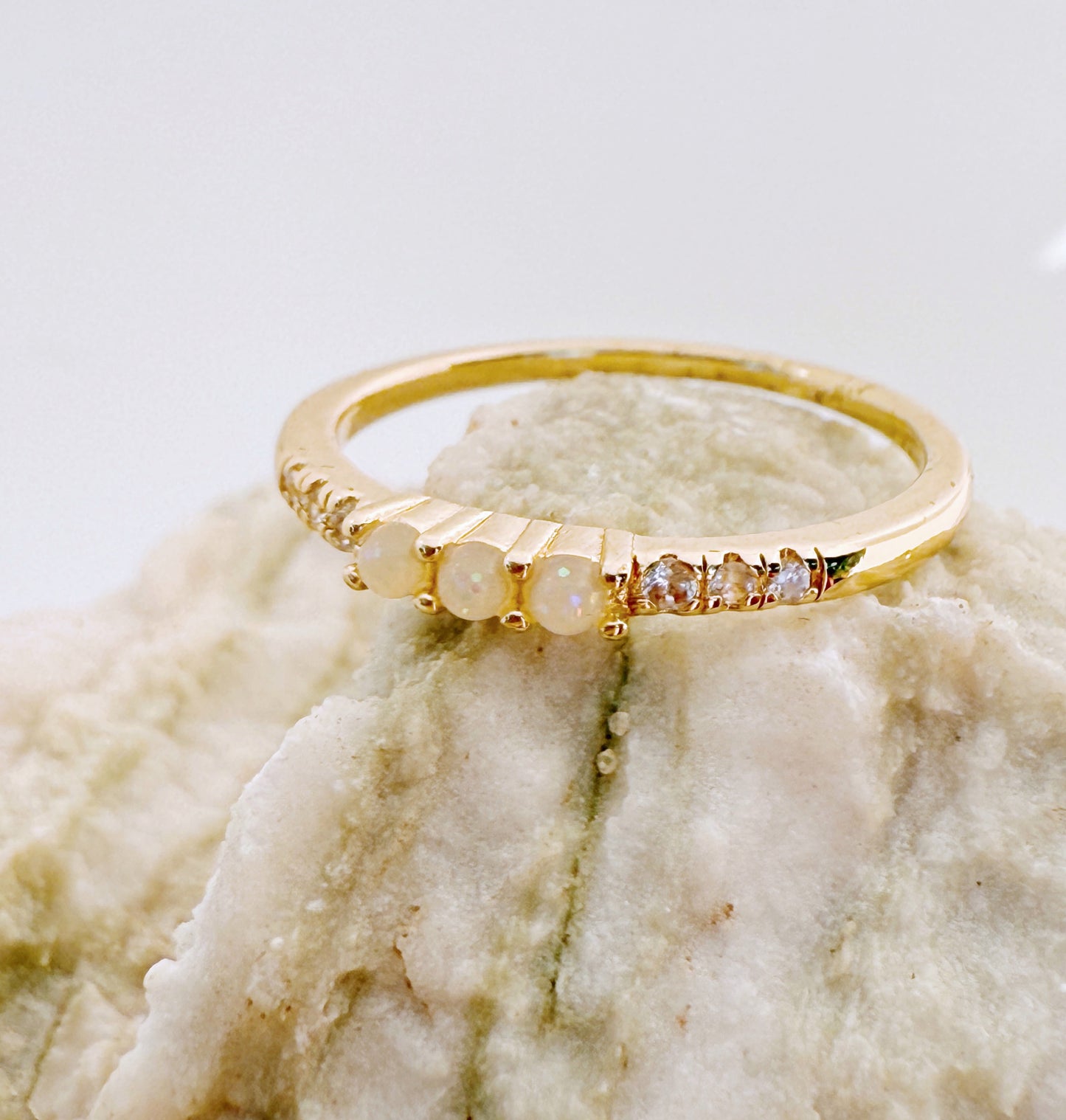 טבעת עם אופל