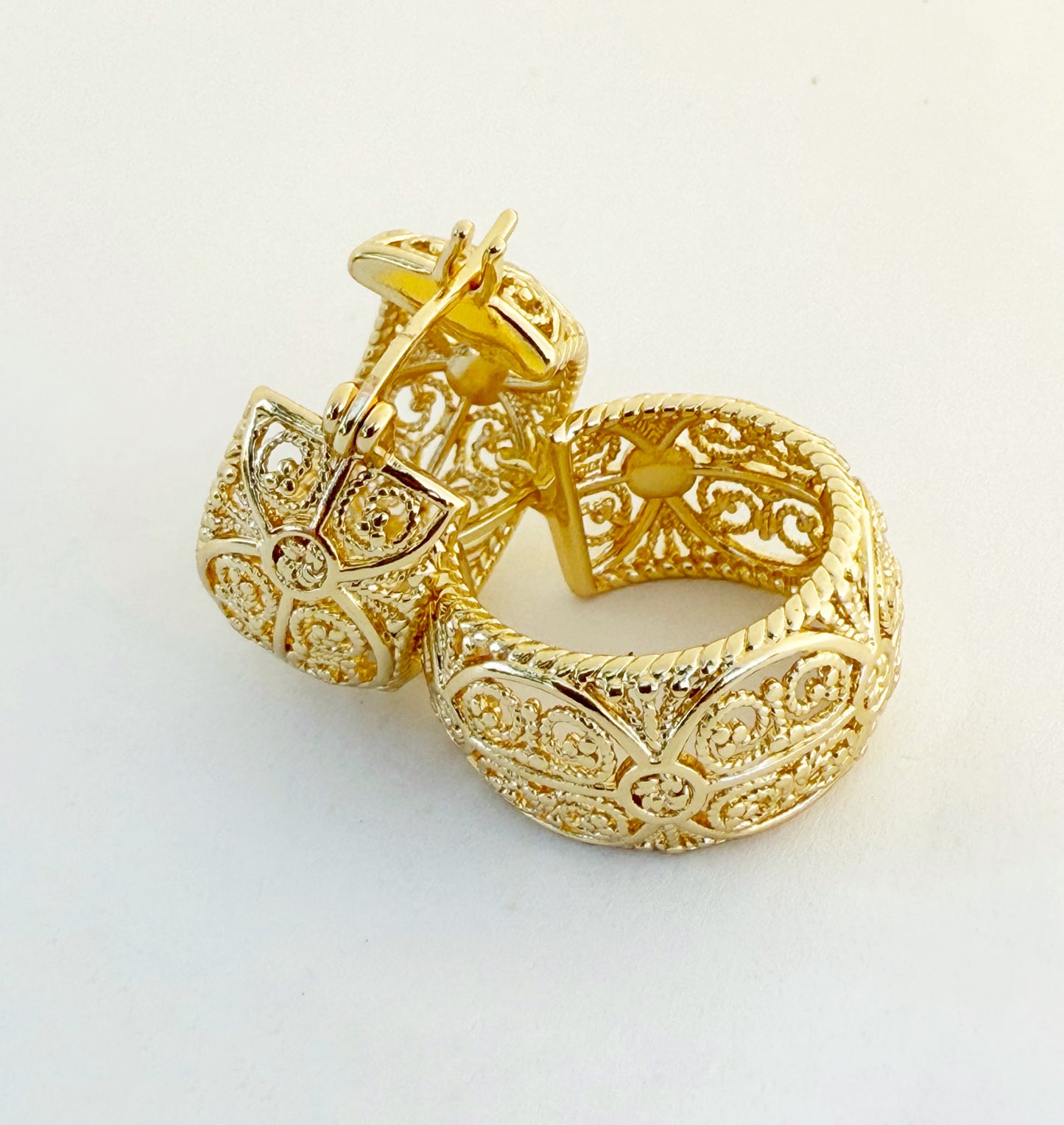 עגילי עקבתא