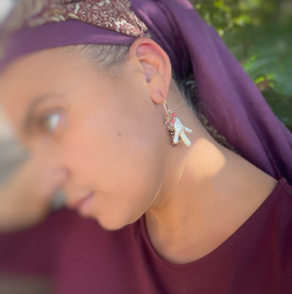 עגילי פנינה וגרנט