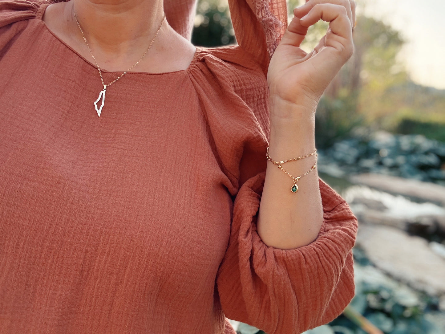 שרשרת ארץ מעוטרת