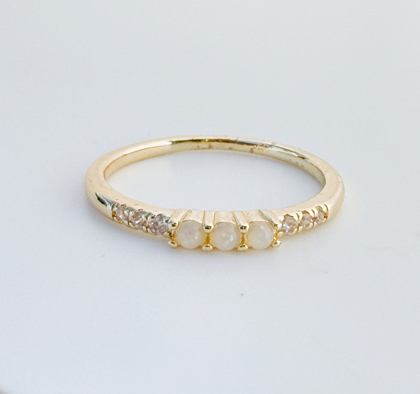 טבעת עם אופל