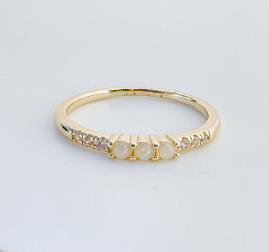 טבעת עם אופל