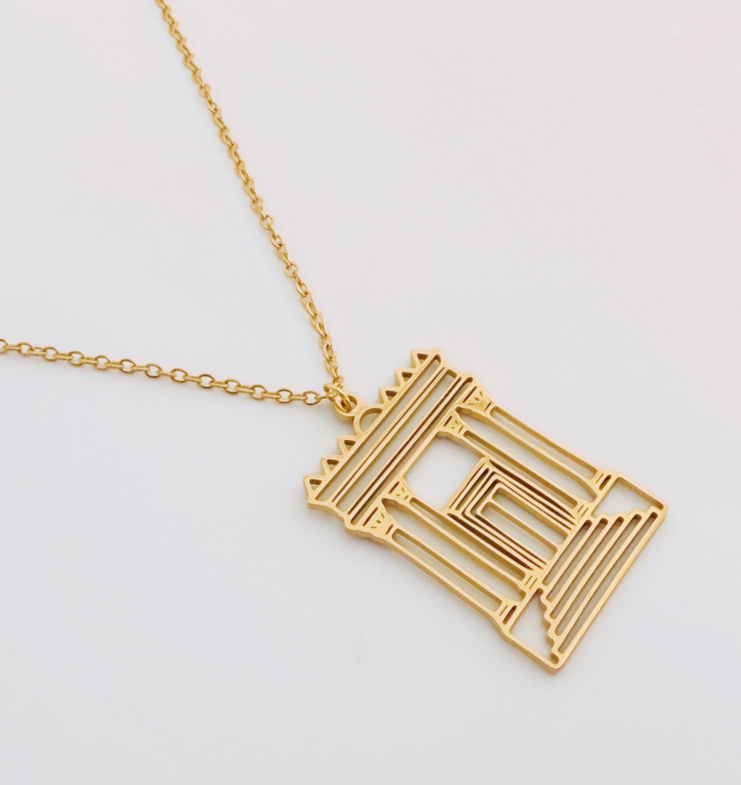 שרשרת יפה נוף קטן