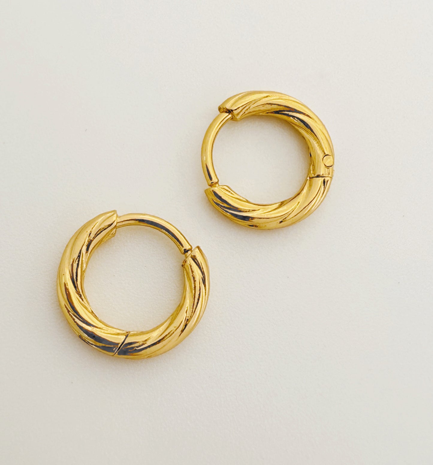 עגילי חישוק לולייני