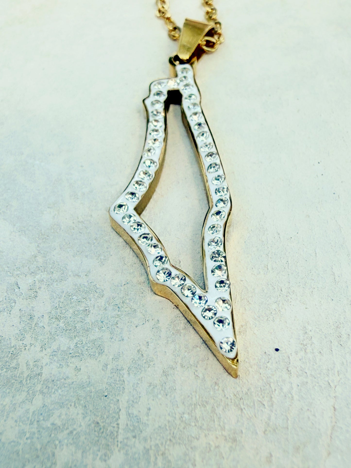 שרשרת ארץ מעוטרת