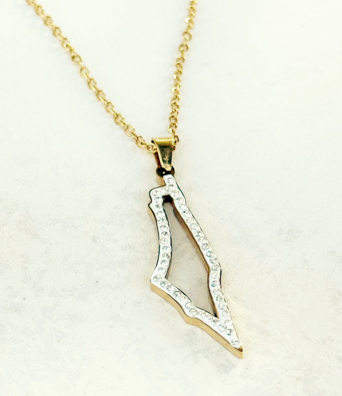 שרשרת ארץ מעוטרת