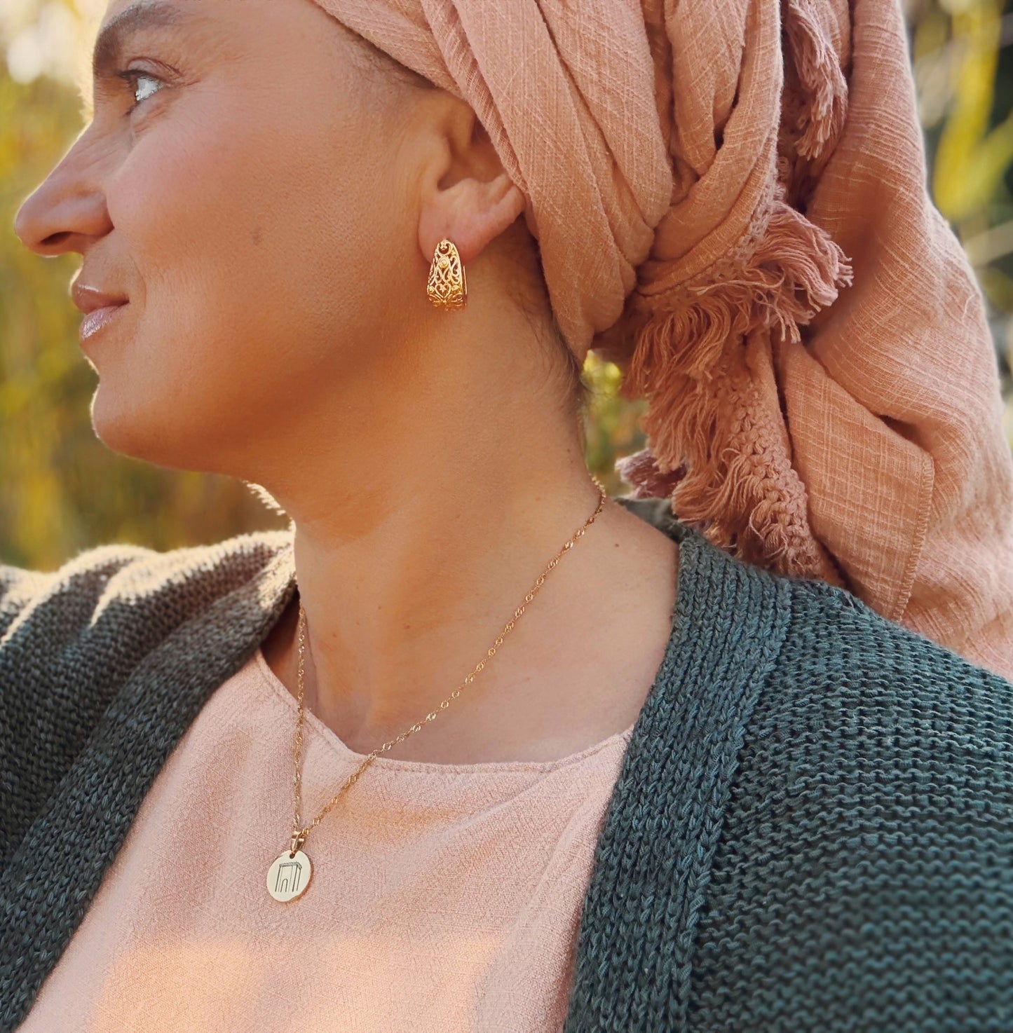 תליון בית (על שרשרת איריס)