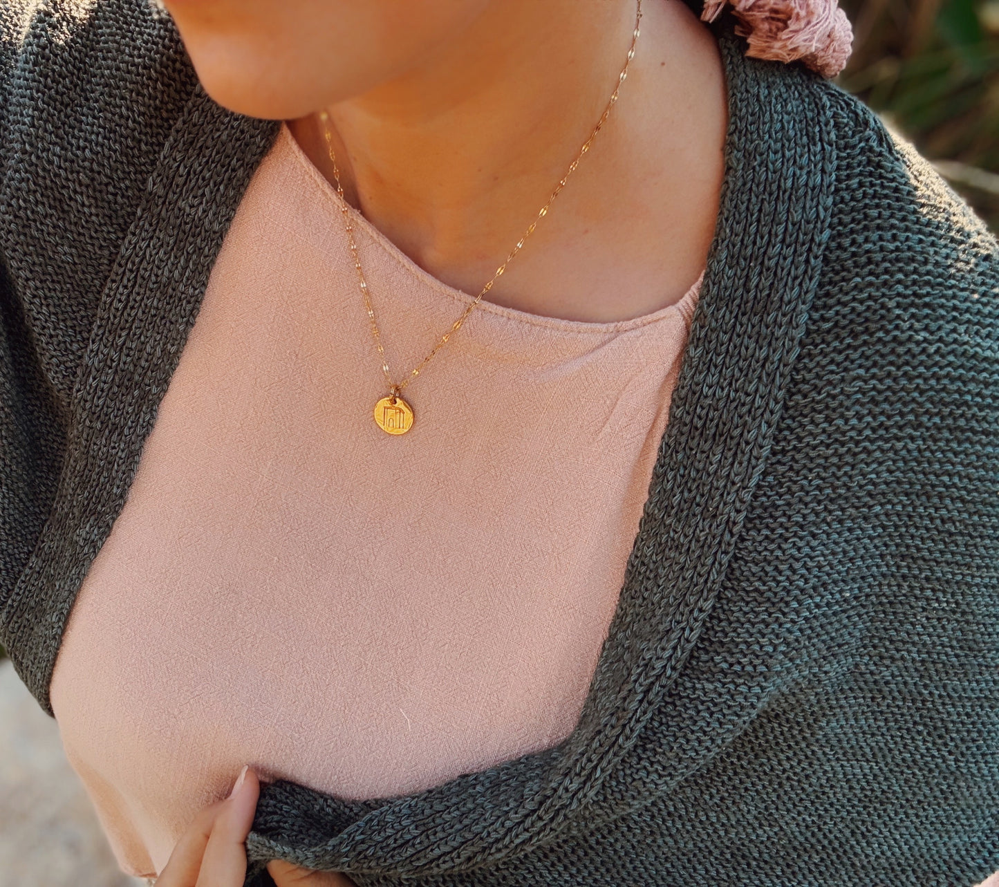 תליון בית (על שרשרת איריס)