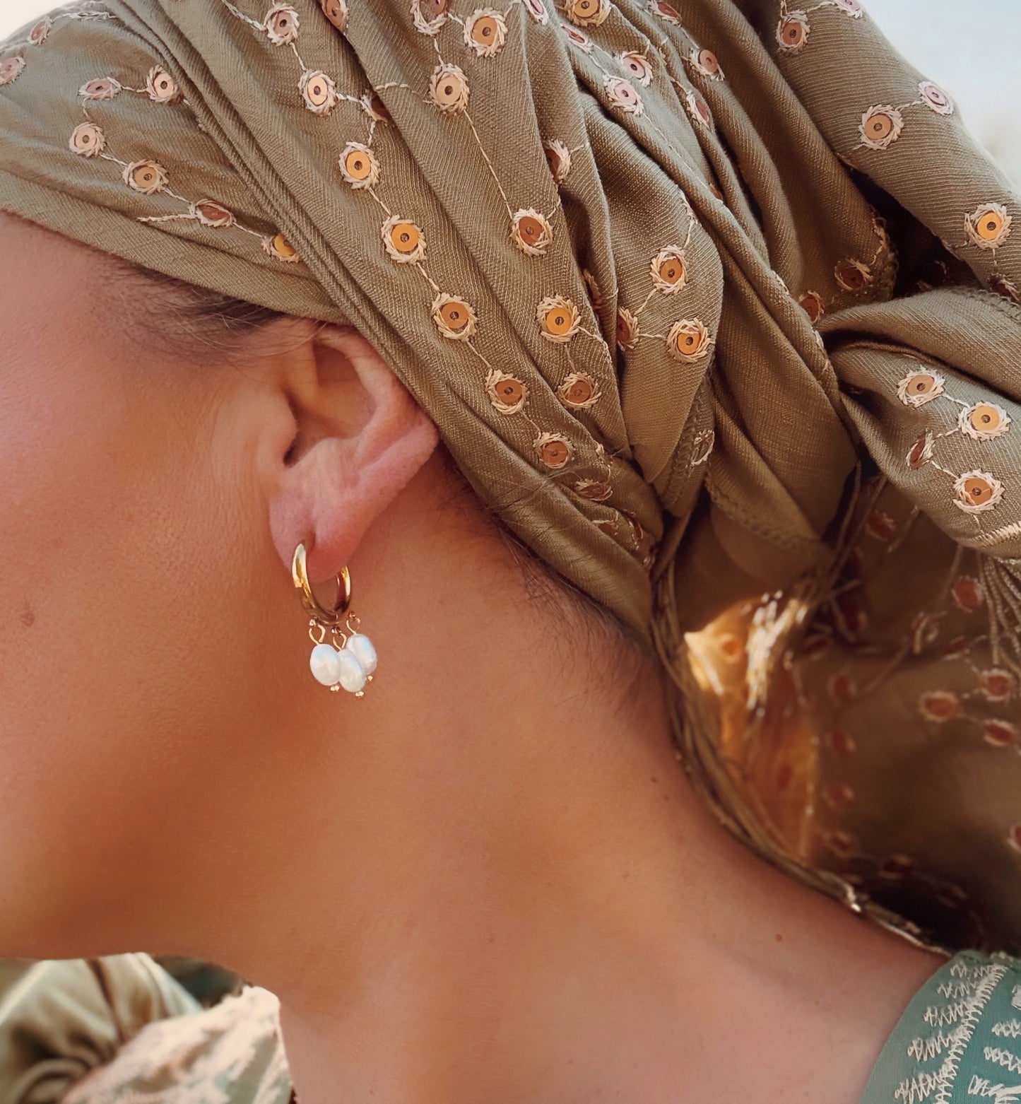 עגילי חישוק גלי פנינה