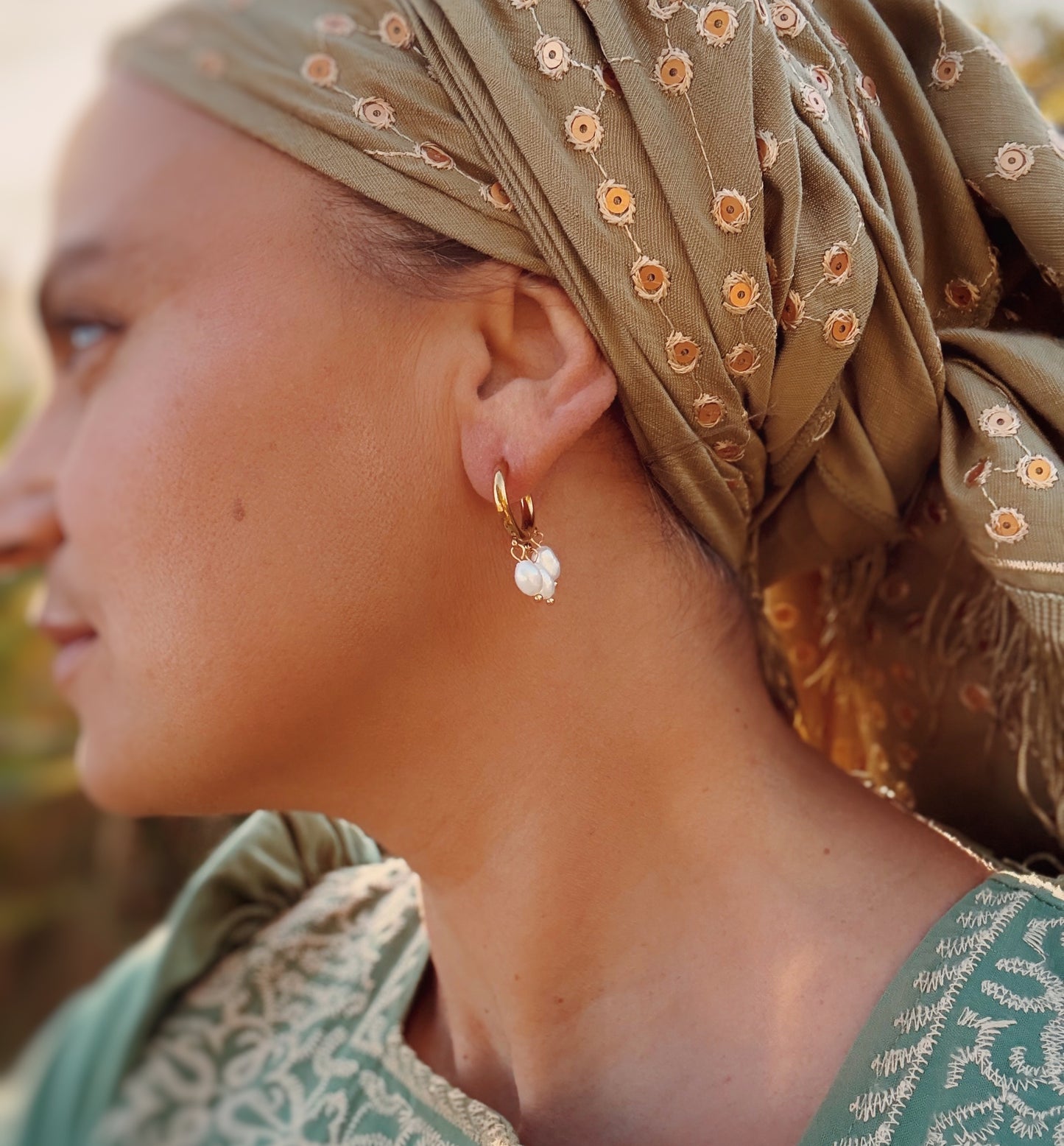 עגילי חישוק גלי פנינה