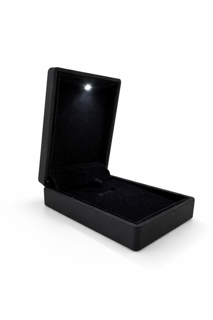 קופסת תכשיטים לעגילים עם תאורה פנימית שחורה